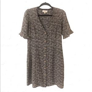 Summer light dress with frilly sleeves